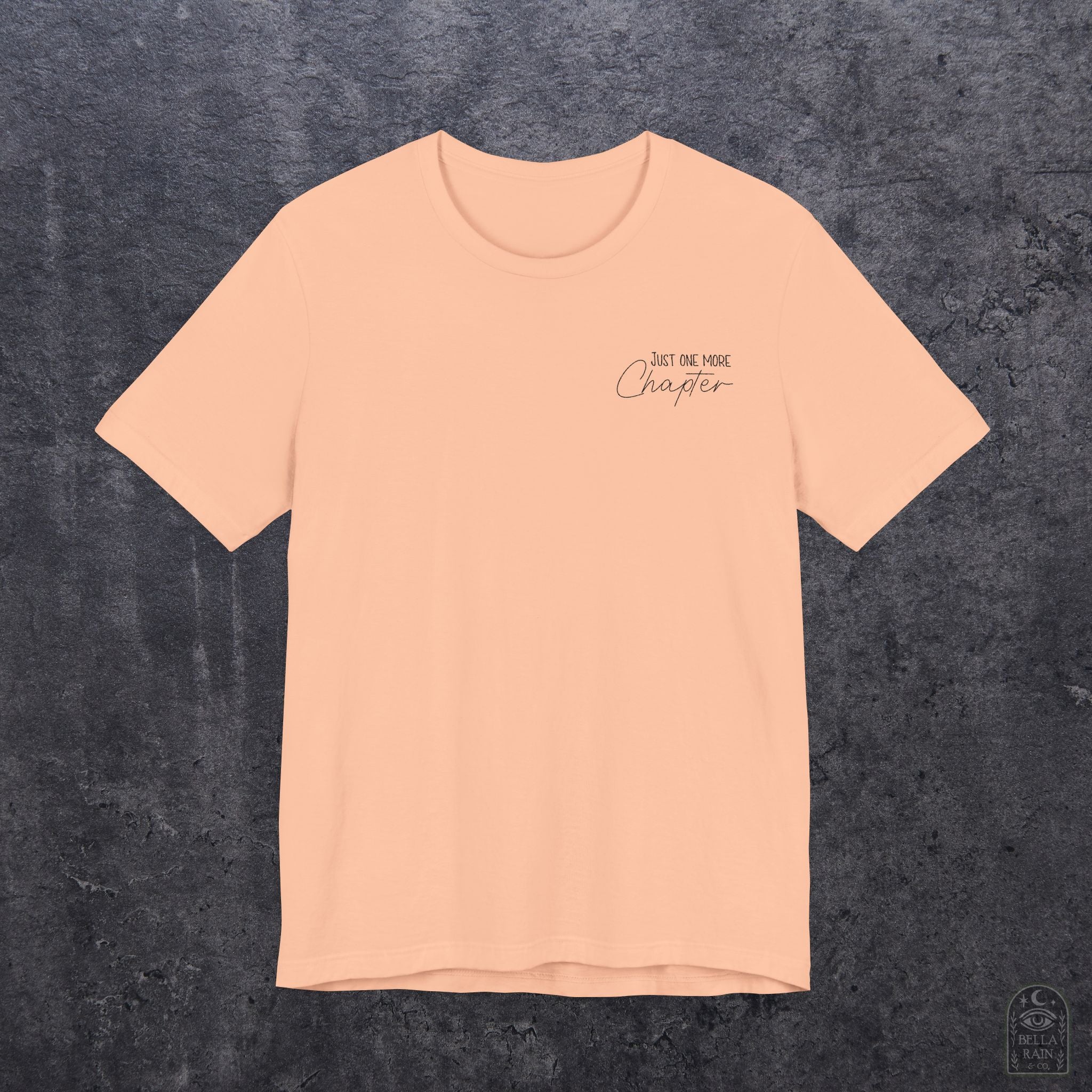 Just one more Chapter Pocket Design PREMIUM T-Shirt
