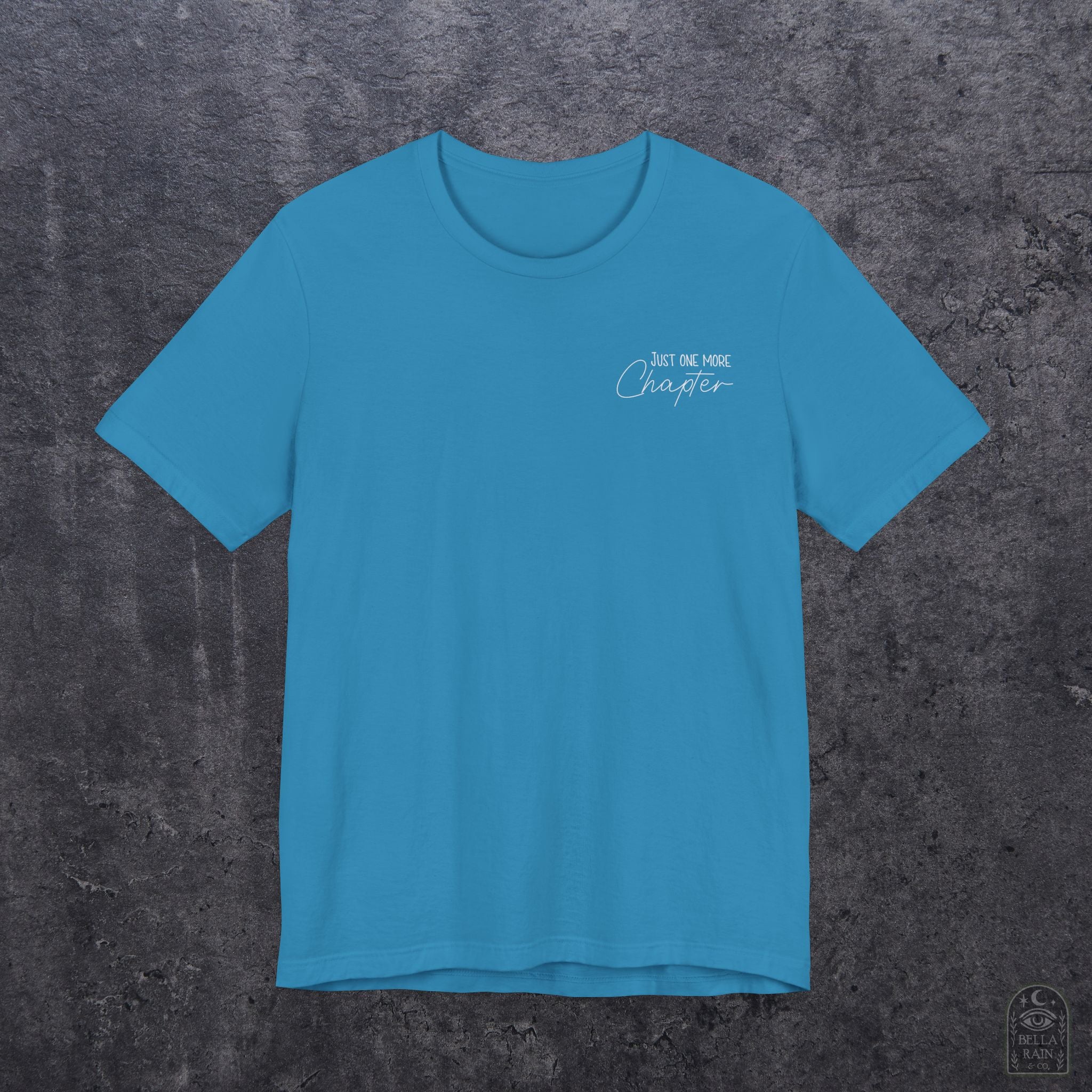 Just one more Chapter Pocket Design PREMIUM T-Shirt